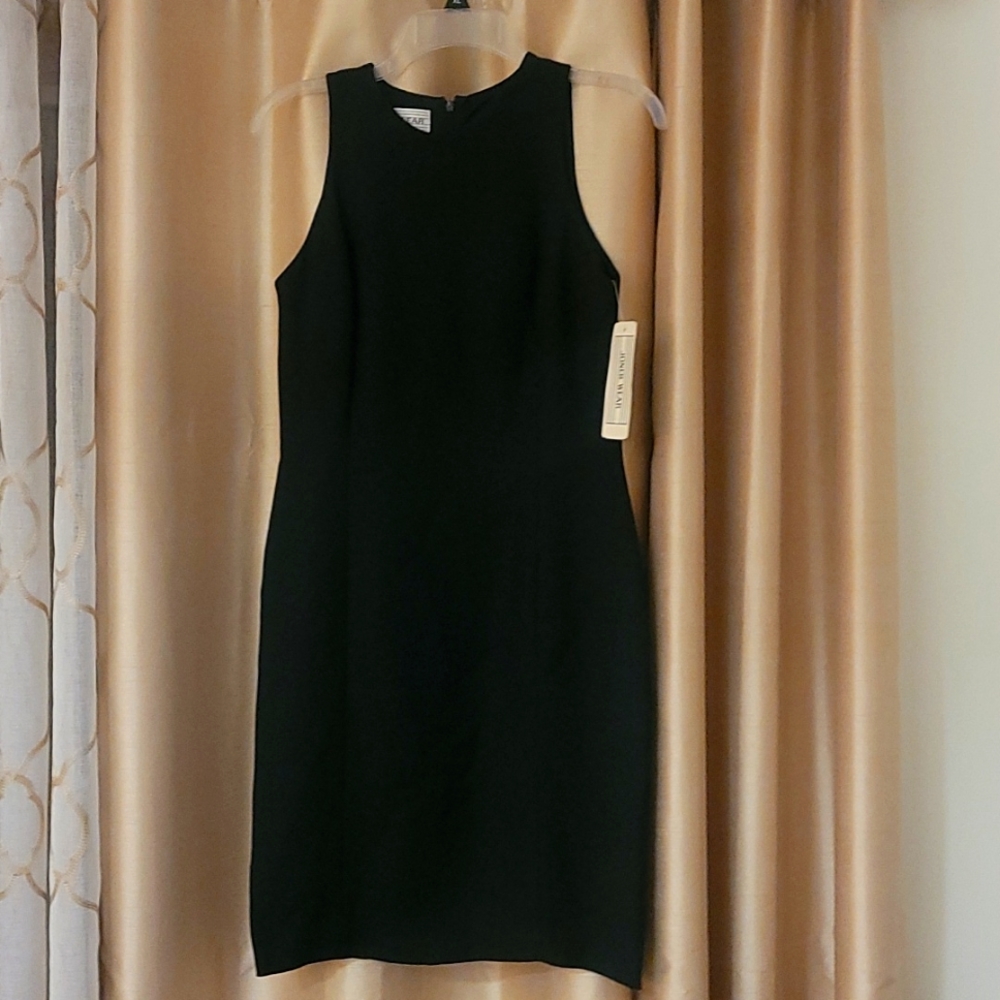 Jones wear black fittwd dress. Size4.